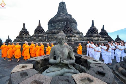 ภาพ No.331589:วันอาทิตย์ที่ 31 พฤษภาคม พ.ศ. 2569 เทศกาลวิสาขบูชานานาชาติ มหาเจดีย์บุโรพุทโธ (Borobudur) ในจังหวัดชวากลาง ประเทศอินโดนีเซีย
