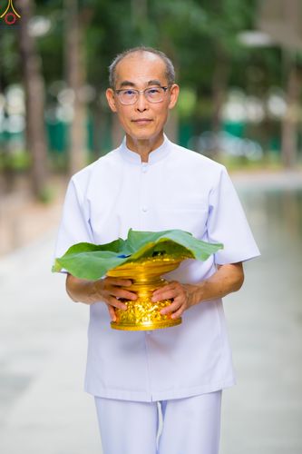 ภาพ No.330485:วันที่ 30 พฤษภาคม พ.ศ.2569 พิธีตัดปอยผมและปลงผม อุบาสกอุปสมบทอุทิศชีวิต 11 ท่าน (ภาพชุดที่ 2) ณ โบสถ์พระไตรปิฎก วัดพระธรรมกาย จังหวัดปทุมธานี