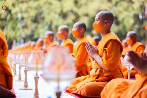 ภาพ No.69303:พิธีจุดประทีปถวายเป็นพุทธบูชา และบูชาธรรมมหาปูชนียาจารย์ ในโครงการธรรมยาตรากตัญญูบูชา มหาปูชนียาจารย์ พระมงคลเทพมุนี(สด จนฺทสโร) พระผู้ปราบมาร ปีที่ 11 ณ อนุสรณ์สถานมหาวิหารพระมงคลเทพมุนี อ.สองพี่น้อง จ.สุพรรณบุรี