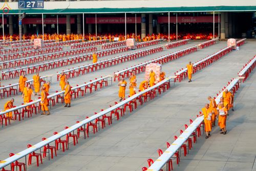 ภาพ No.322543:วันที่ 17 เมษายน พ.ศ.2569 การเรียงกล่องไทยธรรม เรียงน้ำดื่ม เรียงร่ม ณ ลานธรรมพระมหาธรรมกายเจดีย์ เพื่องานถวายมหาสังฆทาน 40,000 กว่าวัดทั่วประเทศ วันคุ้มครองโลก 22 เมษายน พ.ศ.2569 วัดพระธรรมกาย