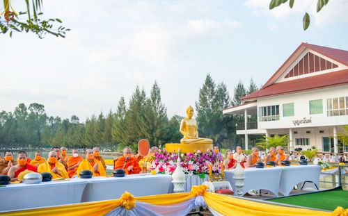 ภาพ No.68531:พิธีเจริญพระพุทธมนต์และตักบาตรพระ ๑,๐๐๐ รูป บำเพ็ญกุศลเพื่อถวายพระพรชัยแด่ สมเด็จพระเจ้าลูกเธอเจ้าฟ้าพัชรกิติยาภา นเรนทิราเทพยวดี กรมหลวงราชสาริณีสิริพัชร มหาวัชรราชธิดา และ ฉลองเมืองลำปาง ๑,๓๔๒ ปี วันศุกร์ที่ ๓๐ ธันวาคม พ.ศ.๒๕๖๕ ณ ศูนย์ปฏิบัติธรรมลำปาง 