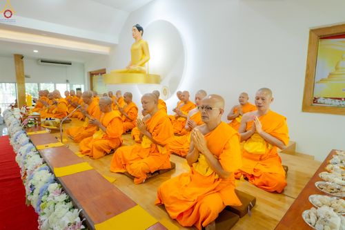 ภาพ No.326851:วันศุกร์ที่ ๑ พฤษภาคม พ.ศ.๒๕๖๙ พิธีทอดผ้าป่า สถาปนาองค์พระเจดีย์เพื่อสร้างสันติภาพโลก และ พิธีโปรยรัตนชาติ กลั่นแผ่นดิน  โปรยทราย เป็นปฐมฤกษ์ ณ ศูนย์ปฏิบัติธรรมเถินเทิดธรรม ต.แม่ปะ อ.เถิน จ.ลำปาง