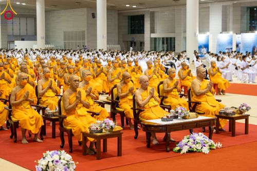 ภาพ No.90870:พิธีบำเพ็ญกุศลสวดพระอภิธรรม  อุบาสกถาวร พรหมถาวร (อุบาสกผู้ปั้นพระ) คืนที่ 5 วันพุธที่ 18 ตุลาคม พ.ศ. 2566 ณ ห้องแก้วสารพัดนึก 1 สภาธรรมกายสากล วัดพระธรรมกาย จ.ปทุมธานี