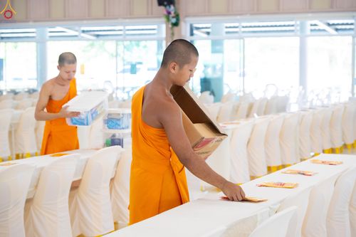 ภาพ No.328157:วันเสาร์ที่ 9 พฤษภาคม พ.ศ. 2569 พิธีตักบาตรแด่คณะสงฆ์ 323 วัด 4 จังหวัดชายแดนภาคใต้ พิธีถวายสังฆทานแด่คณะสงฆ์ 323 วัด ปีที่ 22 ครั้งที่ 185 พิธีมอบกองทุนหนุนแรงใจช่วยครูใต้ ปีที่ 19 ครั้งที่ 148 ณ ศูนย์ปฏิบัติธรรมภาคใต้
