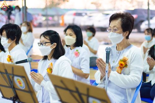 ภาพ No.74356:พิธีถวายภัตตาหารเป็นสังฆทาน แด่คณะพระธรรมยาตราฯ ในโครงการธรรมยาตรากตัญญูบูชา มหาปูชนียาจารย์ พระมงคลเทพมุนี(สด จนฺทสโร) พระผู้ปราบมาร อนุสรณ์สถาน 7 แห่ง ปีที่ 11 วันที่ 26 มกราคม พ.ศ. 2566