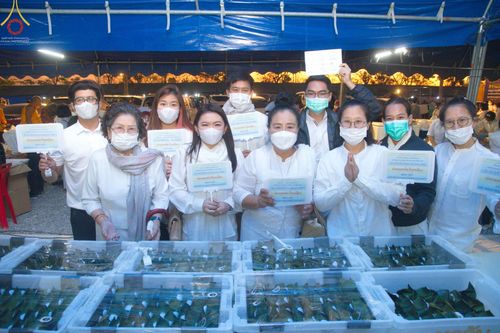 ภาพ No.74919:พิธีถวายภัตตาหารเป็นสังฆทาน แด่คณะพระธรรมยาตราฯ ในโครงการธรรมยาตรากตัญญูบูชา มหาปูชนียาจารย์ พระมงคลเทพมุนี(สด จนฺทสโร) พระผู้ปราบมาร อนุสรณ์สถาน 7 แห่ง ปีที่ 11 วันที่ 29 มกราคม พ.ศ. 2566