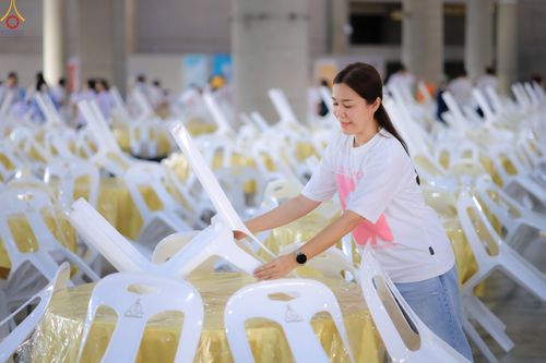 ภาพ No.322695:วันที่ 15-18 เมษายน พ.ศ.2569 การเเตรียมโต๊ะฉัน , เตรียมจุดพักค้าง , เรียงเก้าอี้ , เรียงกล่องไทยธรรม  เพื่องานถวายมหาสังฆทาน 40,000 กว่าวัดทั่วประเทศ วันคุ้มครองโลก 22 เมษายน พ.ศ.2569 วัดพระธรรมกาย