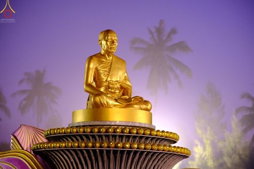 ภาพ No.70498:พิธีตักบาตรพระธรรมยาตราฯ ในโครงการธรรมยาตรากตัญญูบูชา มหาปูชนียาจารย์ พระมงคลเทพมุนี(สด จนฺทสโร) พระผู้ปราบมาร ปีที่ 11 ณ อนุสรณ์สถานลำดับที่ 2 สถานที่ตั้งมโนปณิธานบวชตลอดชีวิต อนุสรณ์สถานคลองบางนางแท่น อ.สามพราน จ.นครปฐม วันที่ 14 มกราคม พ.ศ. 2566