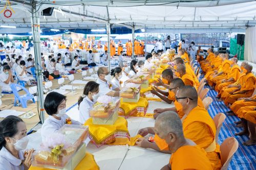 พิธีถวายภัตตาหารเป็นสังฆทาน แด่คณะพระธรรมยาตราฯ ในโครงการธรรมยาตราฯ ปีที่ 11 ณ อนุสรณ์สถานคลองบางนางแท่น อ.สามพราน จ.นครปฐม วันที่ 12 มกราคม พ.ศ. 2566
