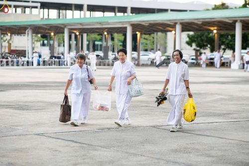 ภาพ No.345305:วันพฤหัสบดีที่ 27 สิงหาคม พ.ศ.2569 พิธีตักบาตรในวันธรรมชัย ณ สภาธรรมกายสากล วัดพระธรรมกาย ปทุมธานี