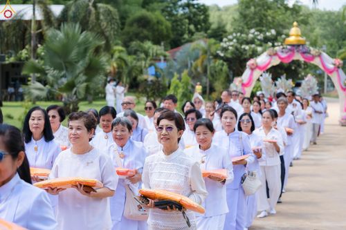 ภาพ No.331648:วันพุธที่ ๓ มิถุนายน พ.ศ.๒๕๖๙ พิธีทอดผ้าป่า ปฏิบัติธรรมกลั่นแผ่นดิน พิธีโปรยรัตนชาติ  และ พิธีตอกเสาเข็ม มงคลต้นแรก สถาปนา "องค์พระเจดีย์เพื่อสร้างสันติภาพโลก"  องค์แรก ครั้งแรกของลำปาง ประตูสู่ภาคเหนือ  ณ ศูนย์ปฏิบัติธรรมเถินเทิดธรรม อ.เถิน จ.ลำปาง