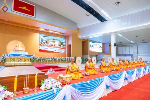 ภาพ No.90826:พิธีบำเพ็ญกุศลสวดพระอภิธรรม  อุบาสกถาวร พรหมถาวร (อุบาสกผู้ปั้นพระ) คืนที่ 4 วันอังคารที่ 17 ตุลาคม พ.ศ. 2566 ณ ห้องแก้วสารพัดนึก 1 สภาธรรมกายสากล วัดพระธรรมกาย จ.ปทุมธานี