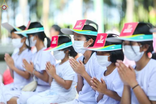 ภาพ No.70647:พิธีต้อนรับพระธรรมยาตรา ในโครงการธรรมยาตรากตัญญูบูชา มหาปูชนียาจารย์ พระมงคลเทพมุนี(สด จนฺทสโร) พระผู้ปราบมาร อนุสรณ์สถาน 7 แห่ง ปีที่ 11 วันที่ 14 มกราคม พ.ศ. 2566 ณ อนุสรณ์สถานลำดับที่ 3 สถานที่เกิดในเพศสมณะ วัดสองพี่น้อง อ.สองพี่น้อง จ.สุพรรณบุรี