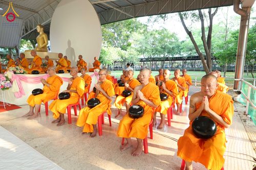 ภาพ No.322908:วันอาทิตย์ที่ 19 เมษายน พ.ศ. 2569 ตักบาตรฉลองพระใหม่ โครงการบรรพชาและอุปสมบทหมู่ รุ่นบูชาธรรม 82 ปี หลวงพ่อธัมมชโย ณ อาคารโถงช้าง สำนักงานใหญ่