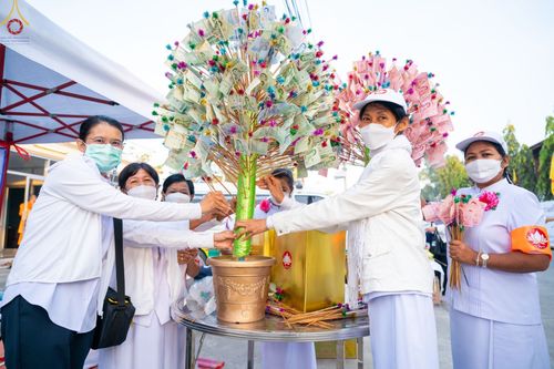 ภาพ No.73522:พิธีตักบาตรพระธรรมยาตราฯ ในโครงการธรรมยาตรากตัญญูบูชา มหาปูชนียาจารย์ พระมงคลเทพมุนี(สด จนฺทสโร) พระผู้ปราบมาร ปีที่ 11 ณ อนุสรณ์สถานลำดับที่ 4 สถานที่เกิดด้วยกายธรรม วัดโบสถ์ (บน) บางคูเวียง อ.บางกรวย จ.นนทบุรี วันที่ 22 มกราคม พ.ศ. 2566