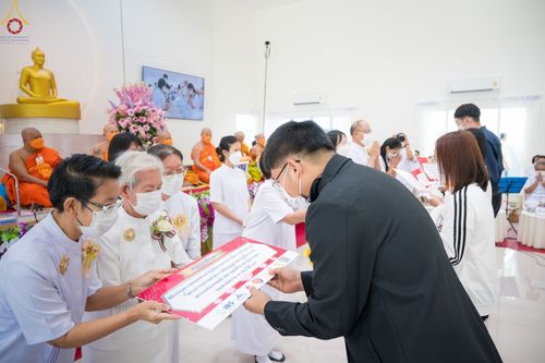 ภาพ No.70314:พิธีเจริญพระพุทธมนต์ ปฏิบัติธรรม มอบทุนการศึกษา ถวายสังฆทาน 139 วัด เพื่อถวายเป็นพุทธบูชา และขับเคลื่อนโครงการหมู่บ้านรักษาศีล 5 โดยคณะสงฆ์จังหวัดสุพรรณบุรี คณะศิษยานุศิษย์วัดพระธรรมกาย โครงการธรรมยาตรา ปีที่ 11 วันที่ 7 มกราคม พ.ศ. 2566 ณ ศูนย์ปฏิบัติธร