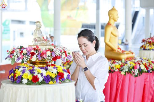 ภาพ No.322268:วันที่ 13 เมษายน พ.ศ.2569 สาธุชนสรงน้ำพระ เนื่องในวันสงกรานต์ ณ หอฉันคุณยายอาจารย์ วัดพระธรรมกาย