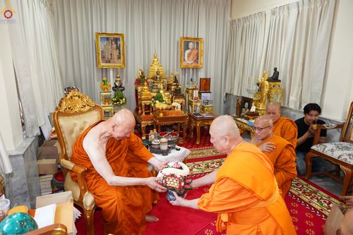 ภาพ No.286235:วันที่ 12 กรกฎาคม พศ.2568 (แรม 2 ค่ำ เดือน 8) พระภิกษุวัดพระธรรมกาย ทำวัตรพระผู้ใหญ่ เนื่องในวันเข้าพรรษา