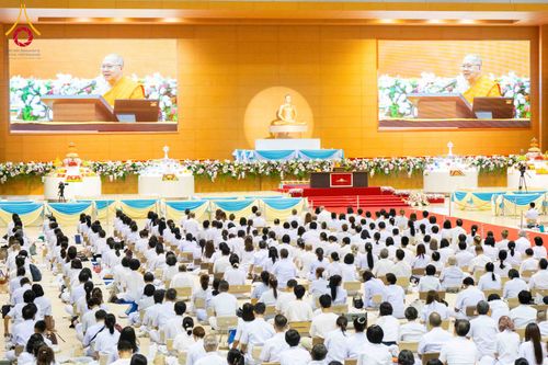 ภาพ No.337958:วันอาทิตย์ต้นเดือน 5 กรกฎาคม พ.ศ.2569 สัมมนาพิเศษ พิธีมอบพระของขวัญ ณ ห้องแก้วสารพัด1 วัดพระธรรมกาย
