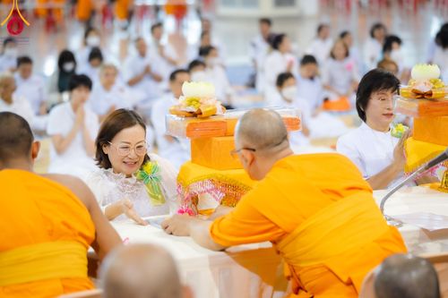ภาพ No.105537:พิธีถวายภัตตาหารเป็นสังฆทาน แด่คณะพระธรรมยาตราฯ ในโครงการธรรมยาตรากตัญญูบูชา มหาปูชนียาจารย์ พระมงคลเทพมุนี(สด จนฺทสโร) พระผู้ปราบมาร อนุสรณ์สถาน 7 แห่ง ปีที่ 12 วันที่ 3 มกราคม พ.ศ. 2567 ณ สภาธรรมกายสากล วัดพระธรรมกาย
