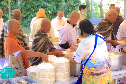 ภาพ No.285587:วันที่ 26-30  พฤศจิกายน พ.ศ. 2568  กิจกรรมสวดมนต์ นั่งสมาธิ ฟังธรรม ของนาคธรรมทายาท ในโครงการบวชบูชาธรรมมหาปูชนียาจารย์  ณ ศูนย์ปฏิบัติธรรมบุรีรัมย์ จ.บุรีรัมย์