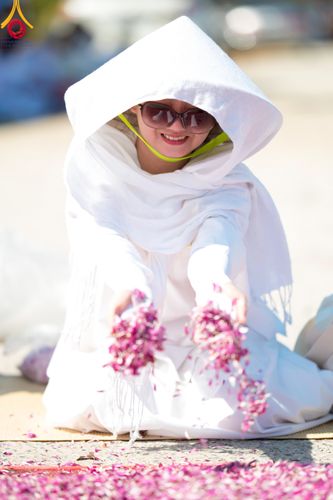 ภาพ No.106112:พิธีต้อนรับพระธรรมยาตรา ชุด 2 ในโครงการธรรมยาตรากตัญญูบูชา มหาปูชนียาจารย์  พระมงคลเทพมุนี(สด จนฺทสโร) พระผู้ปราบมาร  อนุสรณ์สถาน 7 แห่ง ปีที่ 12  วันที่ 3 มกราคม พ.ศ. 2567  ณ อนุสรณ์สถานโลตัสแลนด์ จ.สุพรรณบุรี