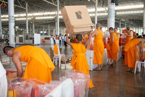 ภาพ No.322092:วันที่ 14 เมษายน พ.ศ.2569 การเตรียมกล่องไทยธรรม วันสุดท้าย เพื่องานถวายมหาสังฆทาน 40,000 กว่าวัดทั่วประเทศ วันคุ้มครองโลก 22 เมษายน พ.ศ.2569 วัดพระธรรมกาย