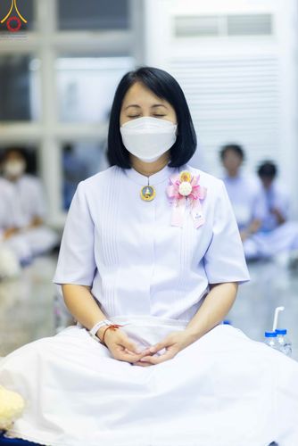 ภาพ No.89221:พิธีประดิษฐานรูปหล่อทองคำ  คุณยายอาจารย์มหารัตนอุบาสิกาจันทร์ ขนนกยูง ภายในมหาวิหารคุณยายอาจารย์ฯ เนื่องในวันครูผู้ค้นพบวิชชาธรรมกาย วันศุกร์ที่ 29 กันยายน พ.ศ. 2566 ณ วัดพระธรรมกาย จ.ปทุมธานี