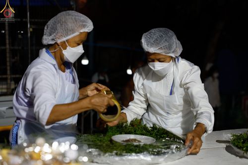 ภาพ No.72120:พิธีถวายภัตตาหารเป็นสังฆทาน แด่คณะพระธรรมยาตราฯ ในโครงการธรรมยาตรากตัญญูบูชา มหาปูชนียาจารย์ พระมงคลเทพมุนี(สด จนฺทสโร) พระผู้ปราบมาร อนุสรณ์สถาน 7 แห่ง ปีที่ 11 วันที่ 18 มกราคม พ.ศ. 2566