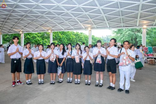 ภาพ No.337565:วันอาทิตย์ต้นเดือน 5 กรกฎาคม พ.ศ.2569 พิธีตักบาตรข้าวสารอาหารแห้ง  ณ บ้านแก้วเรือนทองคุณยายฯ วัดพระธรรมกาย