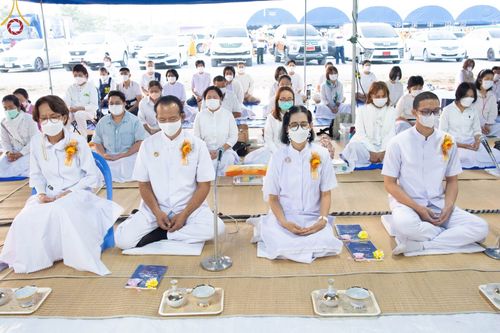 ภาพ No.74483:พิธีถวายภัตตาหารเป็นสังฆทาน แด่คณะพระธรรมยาตราฯ ในโครงการธรรมยาตรากตัญญูบูชา มหาปูชนียาจารย์ พระมงคลเทพมุนี(สด จนฺทสโร) พระผู้ปราบมาร อนุสรณ์สถาน 7 แห่ง ปีที่ 11 วันที่ 27 มกราคม พ.ศ. 2566