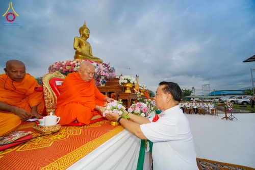 ภาพ No.330370:วันเสาร์ที่ 30 พฤษภาคม พ.ศ.2569 พิธีทำบุญฉลองครบรอบ 117 ปี เมืองเชียงดาว  ตักบาตรพระ 1,112 รูป และ พิธีทักษิณานุปาทานแด่พระนเรศวรมหาราช ณ ตลาดฟ้าเพียงดาว อ.เชียงดาว จ.เชียงใหม่