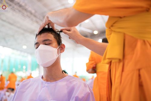 ภาพ No.63626:พิธีปลงผมนาคธรรมทายาท โครงการอุปสมบทบูชาธรรม มหาปูชนียาจารย์ประจำปี 2565 วันที่ 19 พฤศจิกายน พ.ศ. 2565 ณ สภาธรรมกายสากล วัดพระธรรมกาย