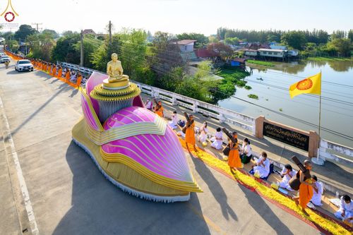 ภาพ No.70701:พิธีต้อนรับพระธรรมยาตรา ในโครงการธรรมยาตรากตัญญูบูชา มหาปูชนียาจารย์ พระมงคลเทพมุนี(สด จนฺทสโร) พระผู้ปราบมาร อนุสรณ์สถาน 7 แห่ง ปีที่ 11 วันที่ 14 มกราคม พ.ศ. 2566 ณ อนุสรณ์สถานลำดับที่ 3 สถานที่เกิดในเพศสมณะ วัดสองพี่น้อง อ.สองพี่น้อง จ.สุพรรณบุรี
