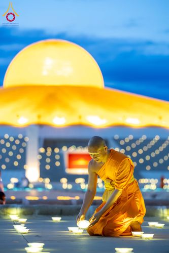 ภาพ No.345792:วันพฤหัสบดีที่ 27 สิงหาคม พ.ศ.2569 พิธีจุดประทีป เนื่องในวันธรรมชัย ณ วัดพระธรรมกาย ปทุมธานี