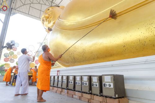 ภาพ No.71695:พระธรรมยาตรา ปฏิบัติศาสนกิจ ทำนุบำรุงศาสนสถาน, สวดธรรมจักร ,ปฏิบัติธรรม ร่วมกับชุมชน,นักเรียนเด็กดีวีสตาร์ และร่วมพิธีทอดผ้าป่าบำรุงศาสนสถาน ในโครงการธรรมยาตรากตัญญูบูชา มหาปูชนียาจารย์ พระมงคลเทพมุนี(สด จนฺทสโร) พระผู้ปราบมาร อนุสรณ์สถาน 7 แห่ง ปีที่ 11