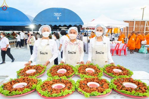 ภาพ No.74132:พิธีถวายภัตตาหารเป็นสังฆทาน แด่คณะพระธรรมยาตราฯ ในโครงการธรรมยาตรากตัญญูบูชา มหาปูชนียาจารย์ พระมงคลเทพมุนี(สด จนฺทสโร) พระผู้ปราบมาร อนุสรณ์สถาน 7 แห่ง ปีที่ 11 วันที่ 25 มกราคม พ.ศ. 2566