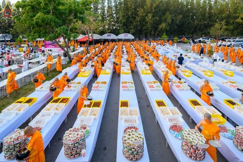 ภาพ No.69862:พิธีถวายภัตตาหารเป็นสังฆทาน แด่คณะพระธรรมยาตราฯ ในโครงการธรรมยาตราฯ ปีที่ 11 ณ อนุสรณ์สถานมหาวิหารพระมงคลเทพมุนี อ.สองพี่น้อง จ.สุพรรณบุรี วันที่ 7 มกราคม พ.ศ. 2566