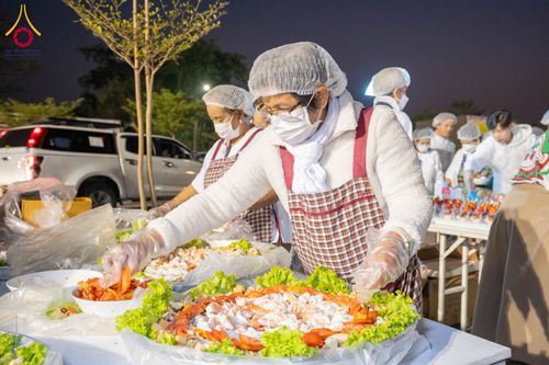 ภาพ No.294774:วันที่ 15 มกราคม พ.ศ. 2569 พิธีถวายภัตตาหารเป็นสังฆทาน แด่พระธรรมยาตรา ณ วัดโบสถ์บน ต.บางคูเวียง จ.นนทบุรี อนุสรณ์สถานลำดับที่ 4 สถานที่เกิดด้วยกายธรรม ในโครงการธรรมยาตรา กตัญญูบูชา มหาปูชนียาจารย์ พระมงคลเทพมุนี(สด จนฺทสโร) พระผู้ปราบมาร อนุสรณ์สถาน 7 แ