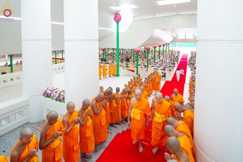 ภาพ No.137801:พิธีอุปสมบทสามเณรอุทิศชีวิต 11 รูป วันวิสาขบูชา พุธที่ 22 พฤษภาคม พ.ศ.2567 ณ อุโบสถ วัดพระธรรมกาย