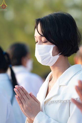 ภาพ No.70553:พิธีตักบาตรพระธรรมยาตราฯ ในโครงการธรรมยาตรากตัญญูบูชา มหาปูชนียาจารย์ พระมงคลเทพมุนี(สด จนฺทสโร) พระผู้ปราบมาร ปีที่ 11 ณ อนุสรณ์สถานลำดับที่ 2 สถานที่ตั้งมโนปณิธานบวชตลอดชีวิต อนุสรณ์สถานคลองบางนางแท่น อ.สามพราน จ.นครปฐม วันที่ 14 มกราคม พ.ศ. 2566