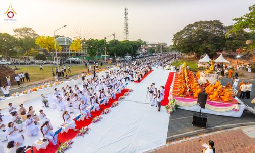 ภาพ No.318044:วันเสาร์ที่ 4 เมษายน พ.ศ. 2569 งานทำบุญเมืองใจกลางอยุธยา  ตักบาตรพระ 1,109 รูป ณ ถนนชีกุน หน้าวัดมหาธาตุ และวัดราชบูรณะ