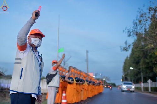 ภาพ No.69270:พิธีถวายภัตตาหารเป็นสังฆทาน แด่คณะพระธรรมยาตราฯ ในโครงการธรรมยาตราฯ ปีที่ 11 ณ อนุสรณ์สถานมหาวิหารพระมงคลเทพมุนี อ.สองพี่น้อง จ.สุพรรณบุรี วันที่ 4 และ 5 มกราคม พ.ศ. 2566