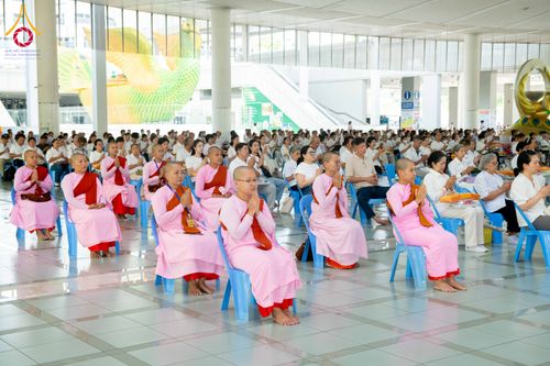 ภาพ No.326729:วันที่ 1 พฤษภาคม พ.ศ.2569 พิธีบุพเปตพลี ครั้งที่ 181 ร่วมอุทิศบุญแด่หมู่ญาติที่ล่วงลับไปแล้ว และสืบทอดอายุพระพุทธศาสนา ณ หอฉันคุณยายอาจารย์ฯ วัดพระธรรมกาย