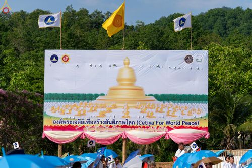 ภาพ No.331701:วันพุธที่ ๓ มิถุนายน พ.ศ.๒๕๖๙ พิธีทอดผ้าป่า ปฏิบัติธรรมกลั่นแผ่นดิน พิธีโปรยรัตนชาติ  และ พิธีตอกเสาเข็ม มงคลต้นแรก สถาปนา "องค์พระเจดีย์เพื่อสร้างสันติภาพโลก"  องค์แรก ครั้งแรกของลำปาง ประตูสู่ภาคเหนือ  ณ ศูนย์ปฏิบัติธรรมเถินเทิดธรรม อ.เถิน จ.ลำปาง