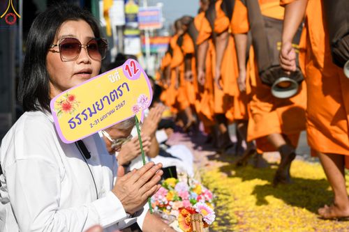 ภาพ No.105681:พิธีต้อนรับพระธรรมยาตรา ในโครงการธรรมยาตรากตัญญูบูชา มหาปูชนียาจารย์ พระมงคลเทพมุนี(สด จนฺทสโร) พระผู้ปราบมาร อนุสรณ์สถาน 7 แห่ง ปีที่ 12 วันที่ 3 มกราคม พ.ศ. 2567 ณ อนุสรณ์สถานโลตัสแลนด์ จ.สุพรรณบุรี