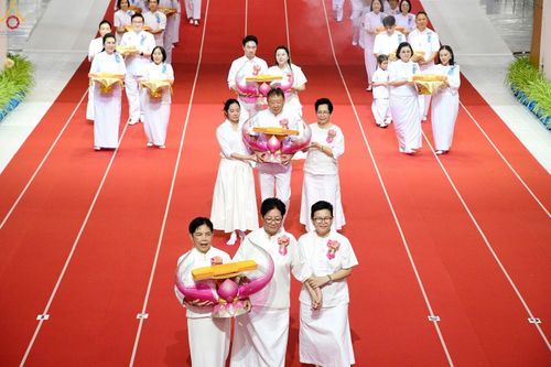 ภาพ No.345635:วันพฤหัสบดีที่ 27 สิงหาคม พ.ศ.2569 พิธีทอดผ้าป่าเพื่อถวายอุปกรณ์สื่อโสตทัศน์ อาคาร 82 ปี หลวงพ่อธัมมชโย พิธีทอดผ้าป่าสมทบกฐินวัดพระธรรมกาย และสมทบกฐิน 30,000 กว่าวัดทั่วไทย ครั้งที่ 1 ประจำปี พุทธศักราช 2569 ณ วัดพระธรรมกาย ปทุมธานี