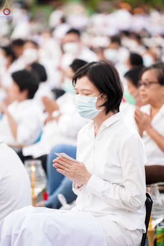 ภาพ No.73414:พิธีจุดประทีปถวายเป็นพุทธบูชา และบูชาธรรมมหาปูชนียาจารย์ ในโครงการธรรมยาตรากตัญญูบูชา มหาปูชนียาจารย์ พระมงคลเทพมุนี(สด จนฺทสโร) พระผู้ปราบมาร ปีที่ 11 ณ อนุสรณ์สถานลำดับที่ 4 สถานที่เกิดด้วยกายธรรม วัดโบสถ์ (บน) บางคูเวียง อ.บางกรวย จ.นนทบุรี วันที่ 21 