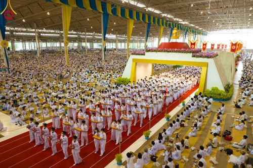 ภาพ No.92277:พิธีทอดกฐินธรรมชัยเพื่อสร้างอาคาร 115 ปี คุณยายอาจารย์มหารัตนอุบาสิกาจันทร์ ขนนกยูง อาทิตย์ต้นเดือนที่ 5 พฤศจิกายน พ.ศ. 2566 ณ วัดพระธรรมกาย จ.ปทุมธานี