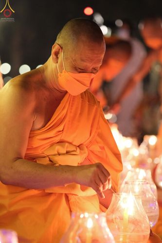 ภาพ No.69358:พิธีจุดประทีปถวายเป็นพุทธบูชา และบูชาธรรมมหาปูชนียาจารย์ ในโครงการธรรมยาตรากตัญญูบูชา มหาปูชนียาจารย์ พระมงคลเทพมุนี(สด จนฺทสโร) พระผู้ปราบมาร ปีที่ 11 ณ อนุสรณ์สถานมหาวิหารพระมงคลเทพมุนี อ.สองพี่น้อง จ.สุพรรณบุรี